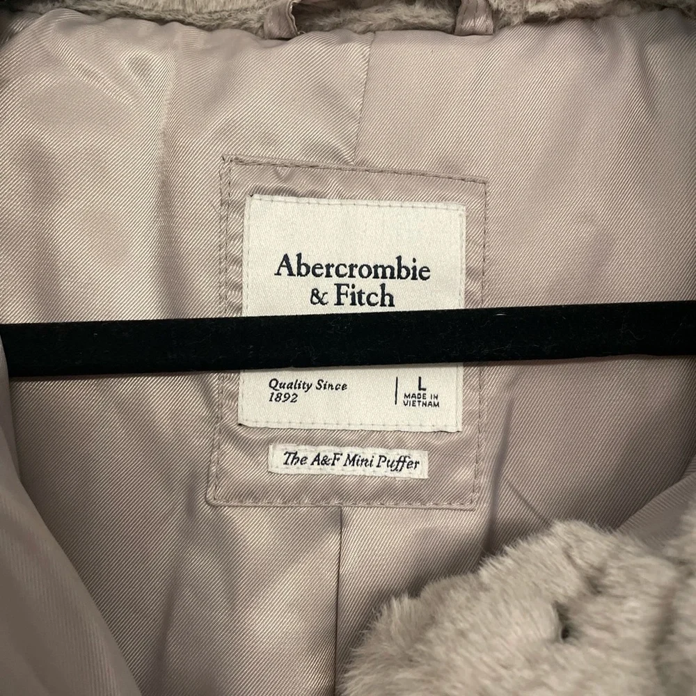 Super cozy and fashionable cropped puffer. - Picture 2 of 3